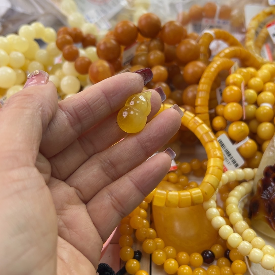 琥珀珠宝奇石未镶嵌