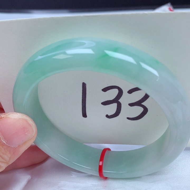 翡翠手镯未镶嵌翡翠