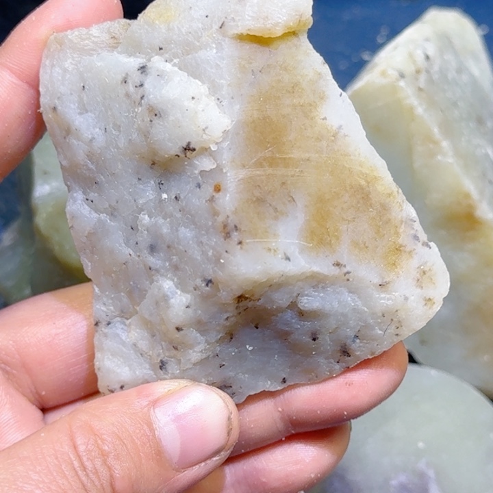 和田玉未镶嵌珠宝半成品