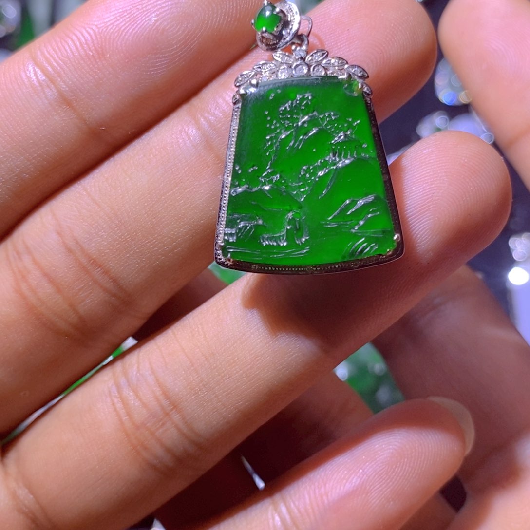 翡翠18K金镶嵌吊坠(赠链)