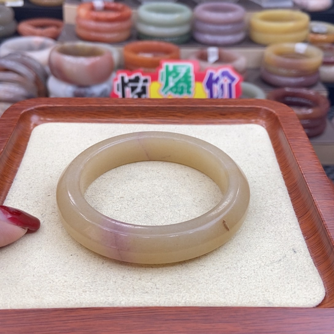 石英质玉手镯未镶嵌