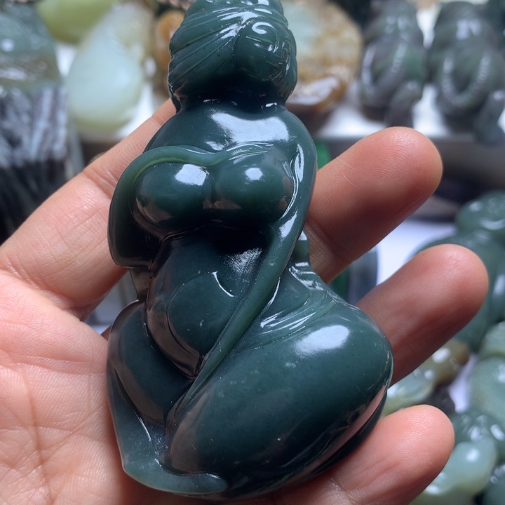 老***大和田玉未镶嵌颈饰