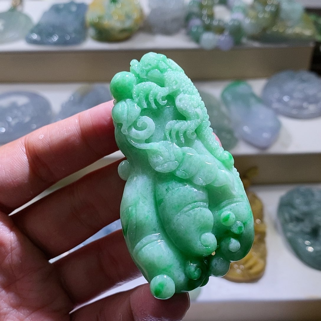 【闪购商品】翡翠颈饰未镶嵌蜥蜴