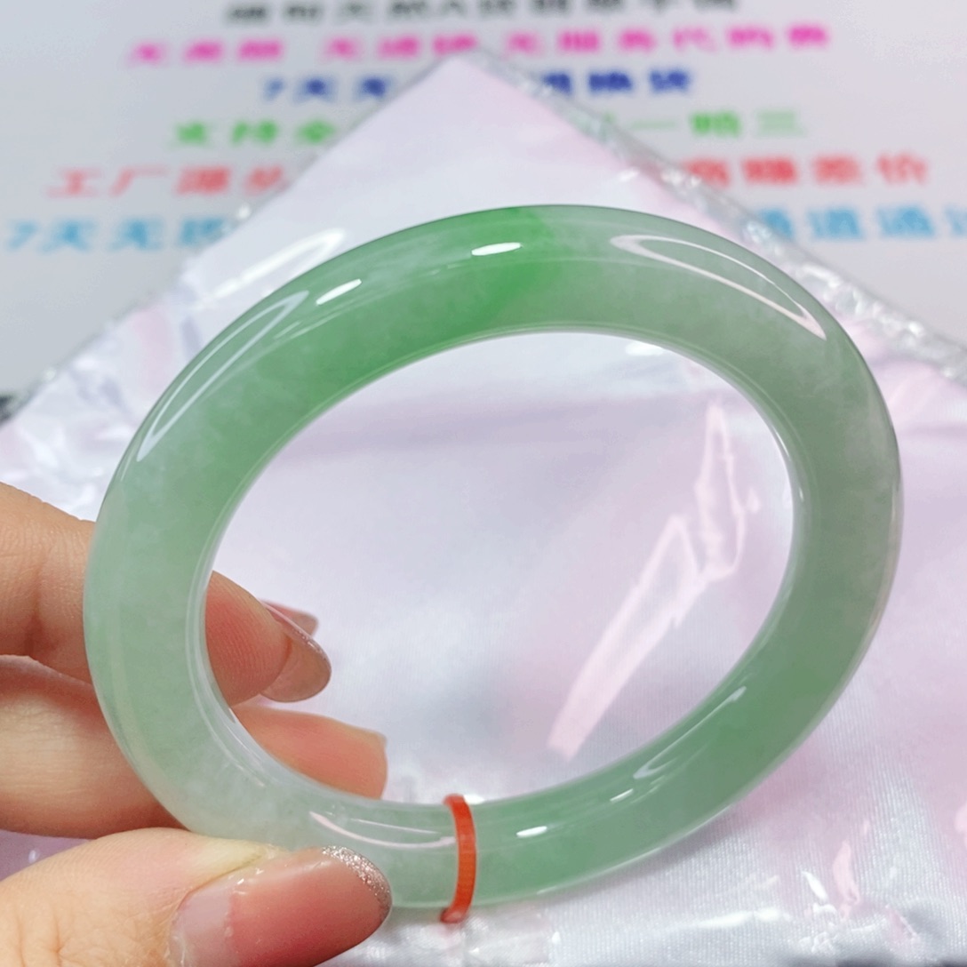 未镶嵌手镯（圆镯）翡翠55圈冰透