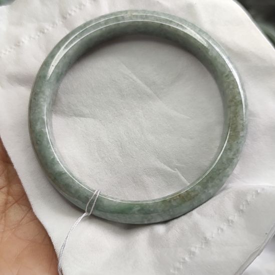 翡翠未镶嵌手镯豆种大圈