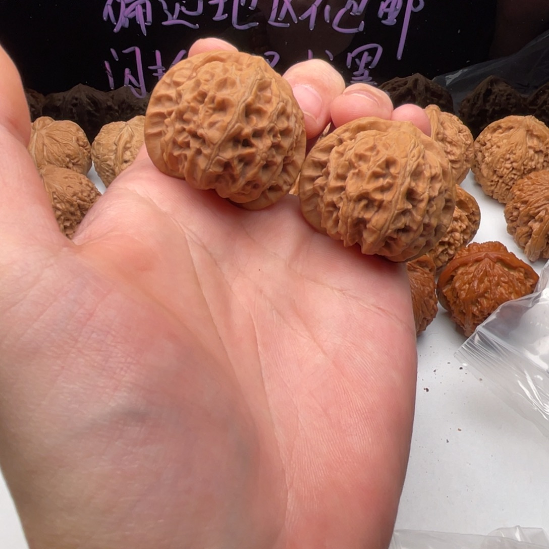 把件核桃40全品球宫灯