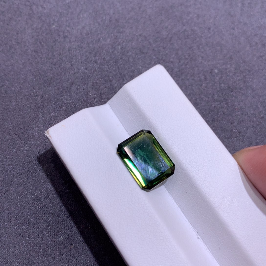 蓝宝石裸石未镶嵌8.04克拉