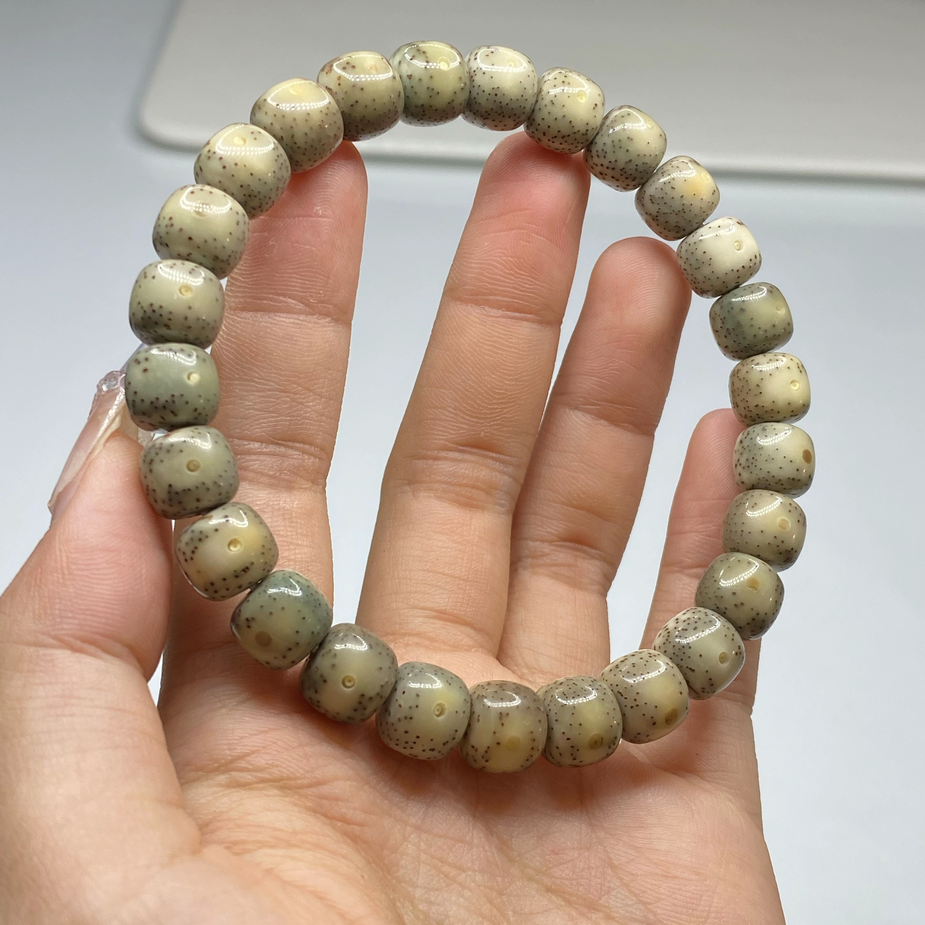 海南同枝石玉9.5x8.5绿冰糖正月留白小细星（一物一图）