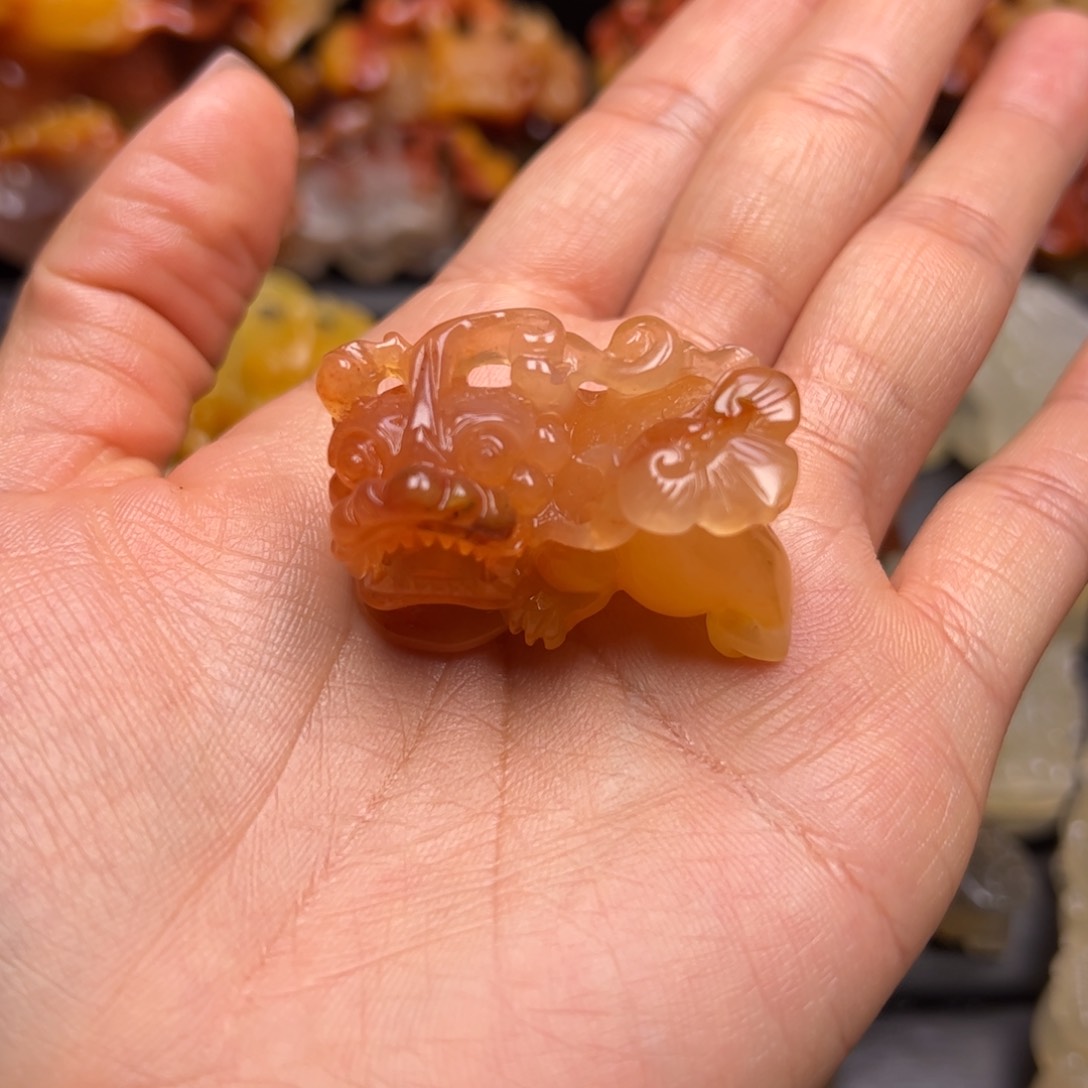 石英质玉（黄龙玉）颈饰未镶嵌