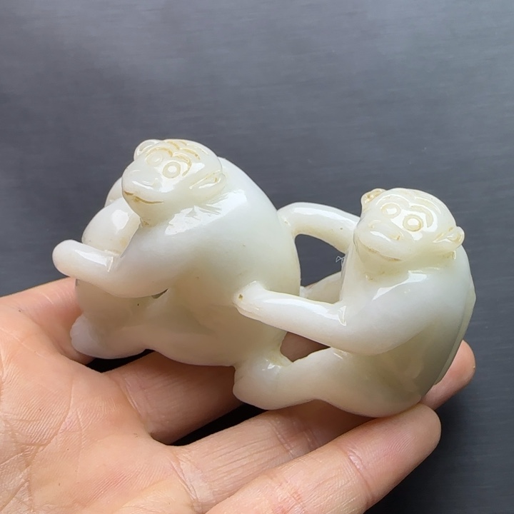 高***哥和田玉未镶嵌把件