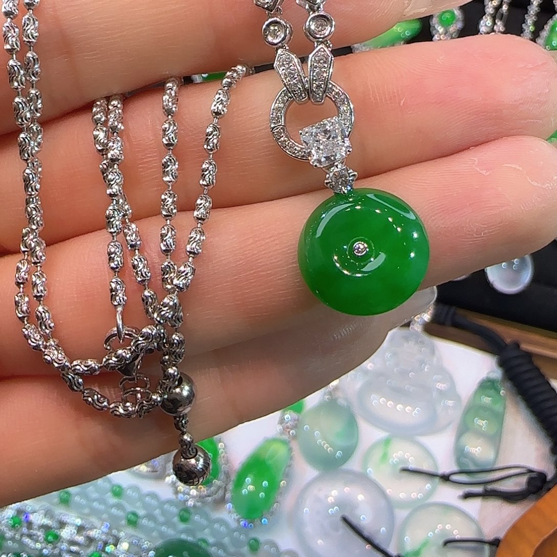 翡翠18K金镶嵌戒指