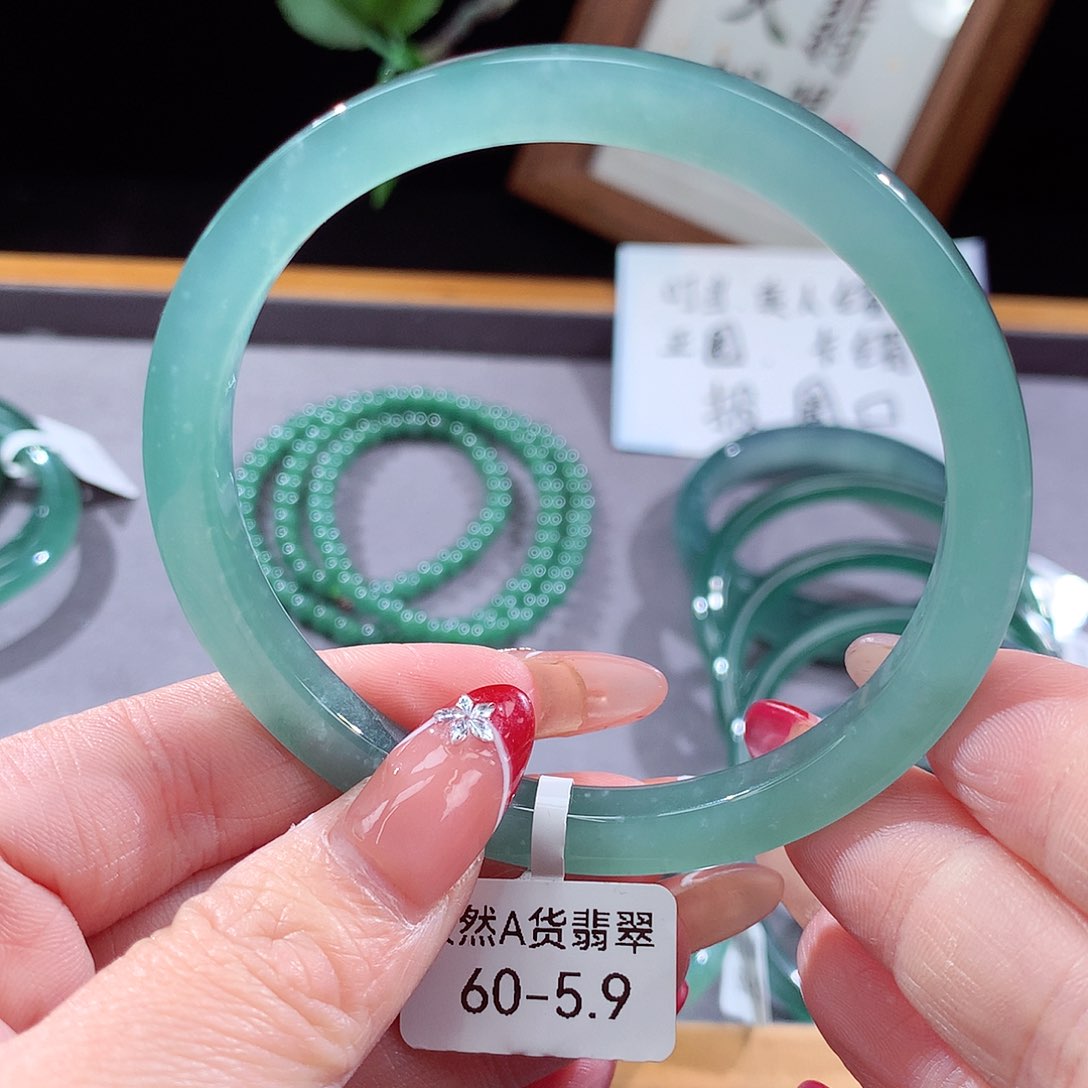 翡翠手镯（圆镯）未镶嵌