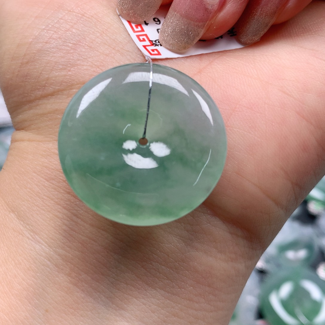 翡翠颈饰未镶嵌天然翡翠