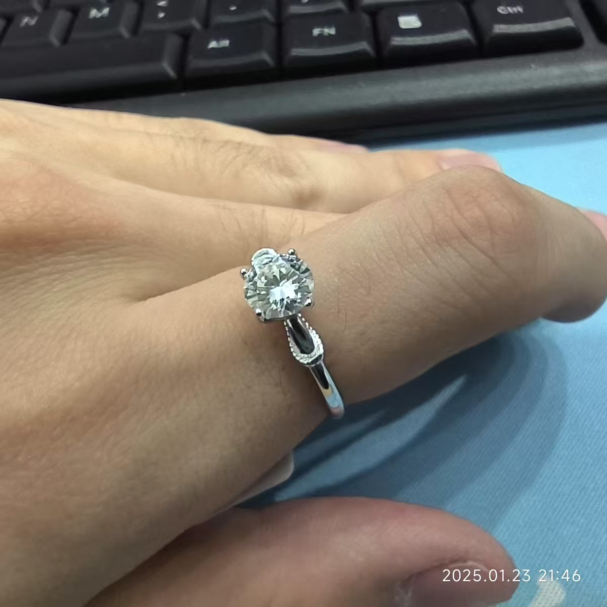 【新年款】一克拉莫桑钻戒指
