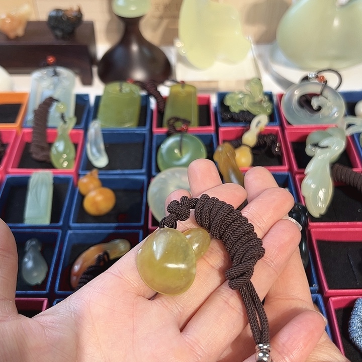 用***3蛇纹石玉未镶嵌吊坠(赠链)