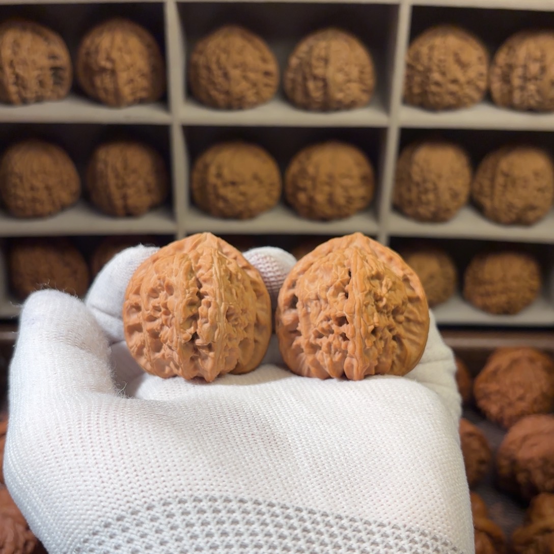 文玩核桃把件42尺全品三角白