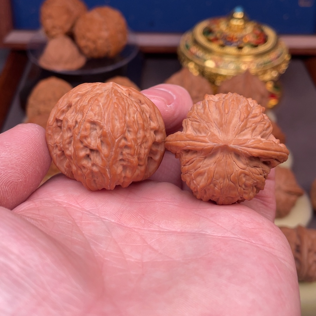 核桃把件36全品红皮山地磨盘