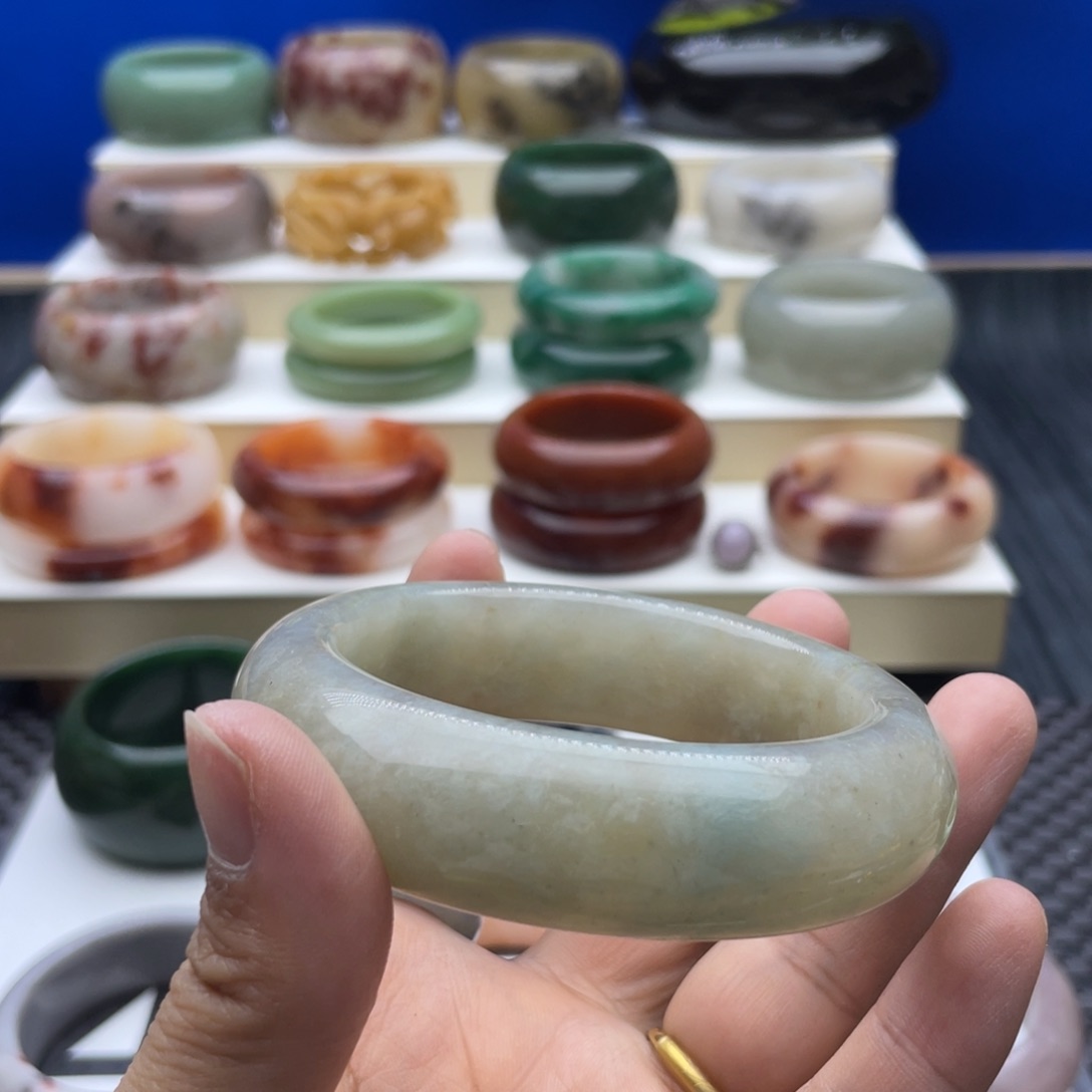 石英质玉手镯未镶嵌