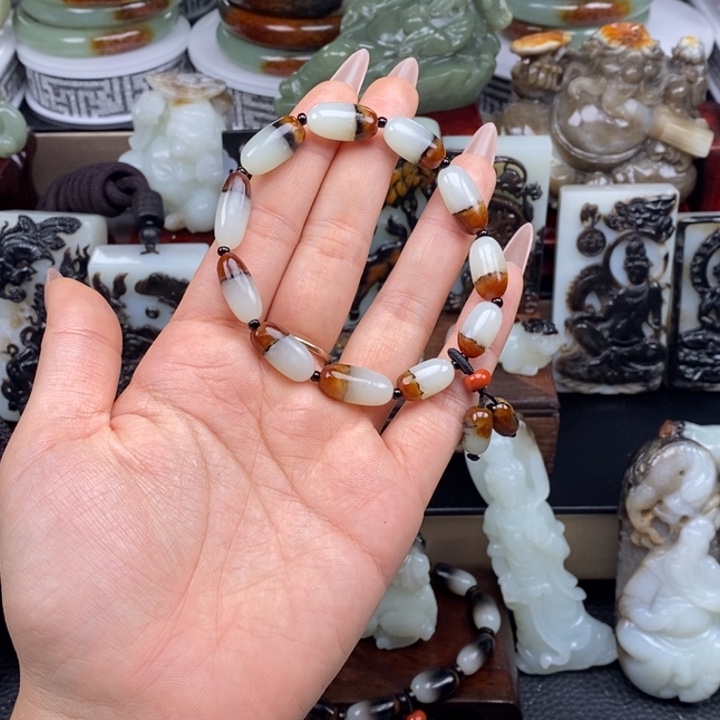 见***指和田玉未镶嵌手链