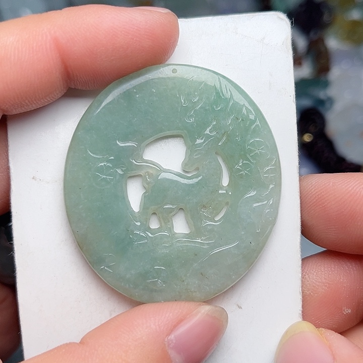 翡翠颈饰未镶嵌鹿牌