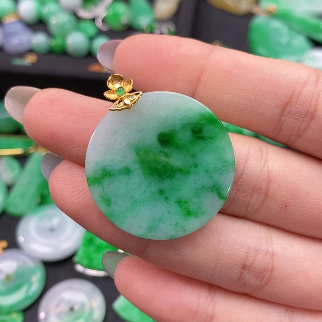 翡翠18K金镶嵌颈饰平*心翡翠