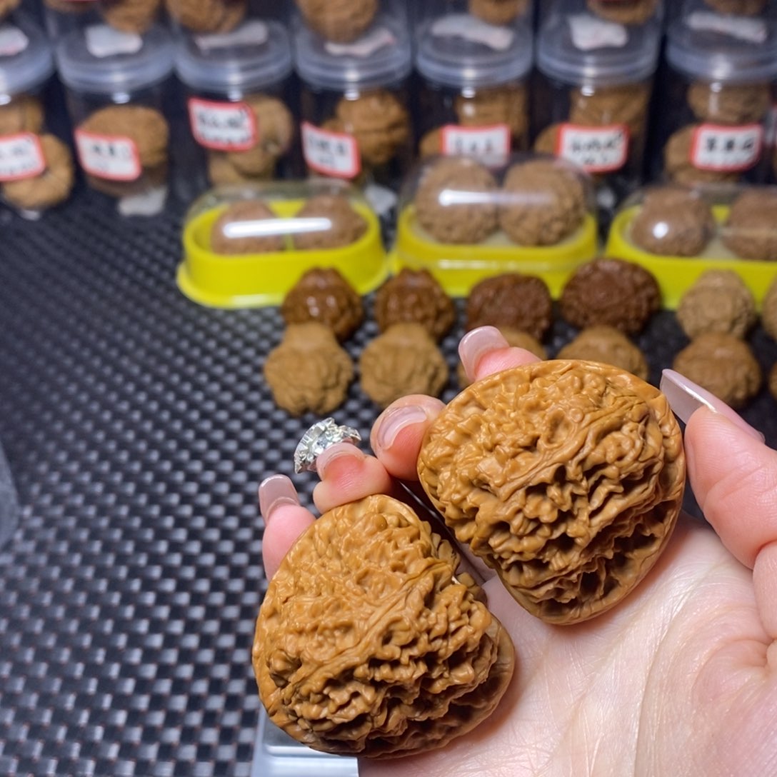 文玩核桃吊坠南疆石