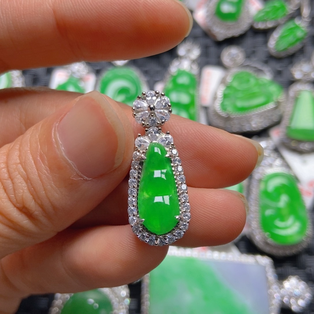 翡翠银S925镶嵌颈饰没*福豆吊坠