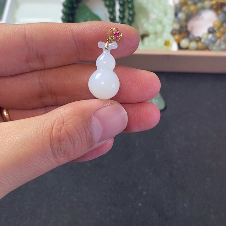 和田玉18K金镶嵌颈饰