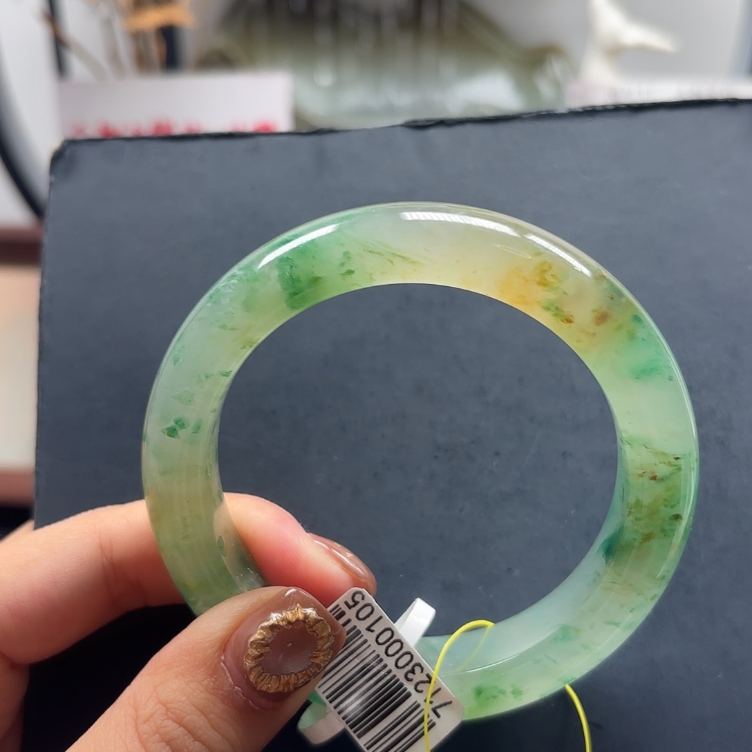 石英质玉（非洲翠）未镶嵌手镯