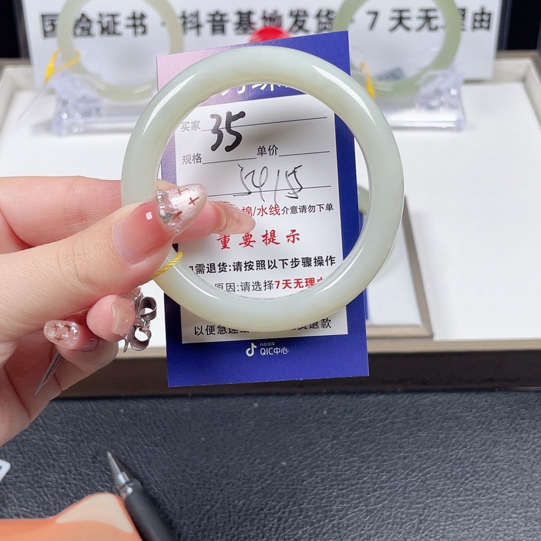 和田玉手镯未镶嵌
