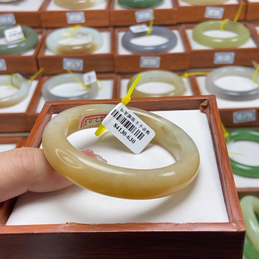 【闪购商品】和田玉手镯未镶嵌52.6