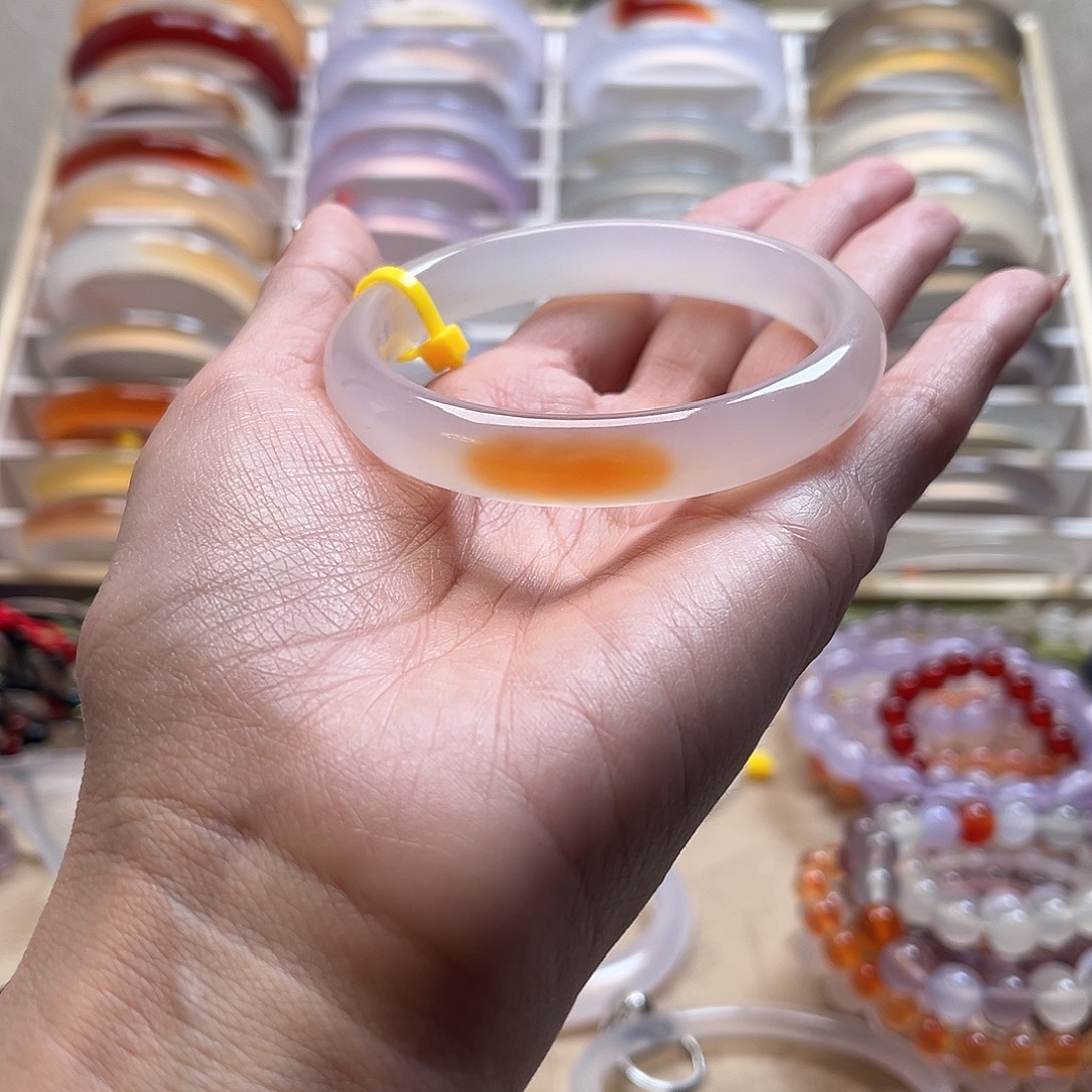 ****笑玛瑙/玉髓未镶嵌手镯