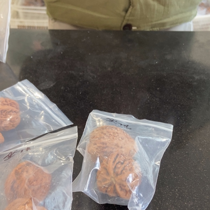 吊坠文玩核桃做佛瑕疵