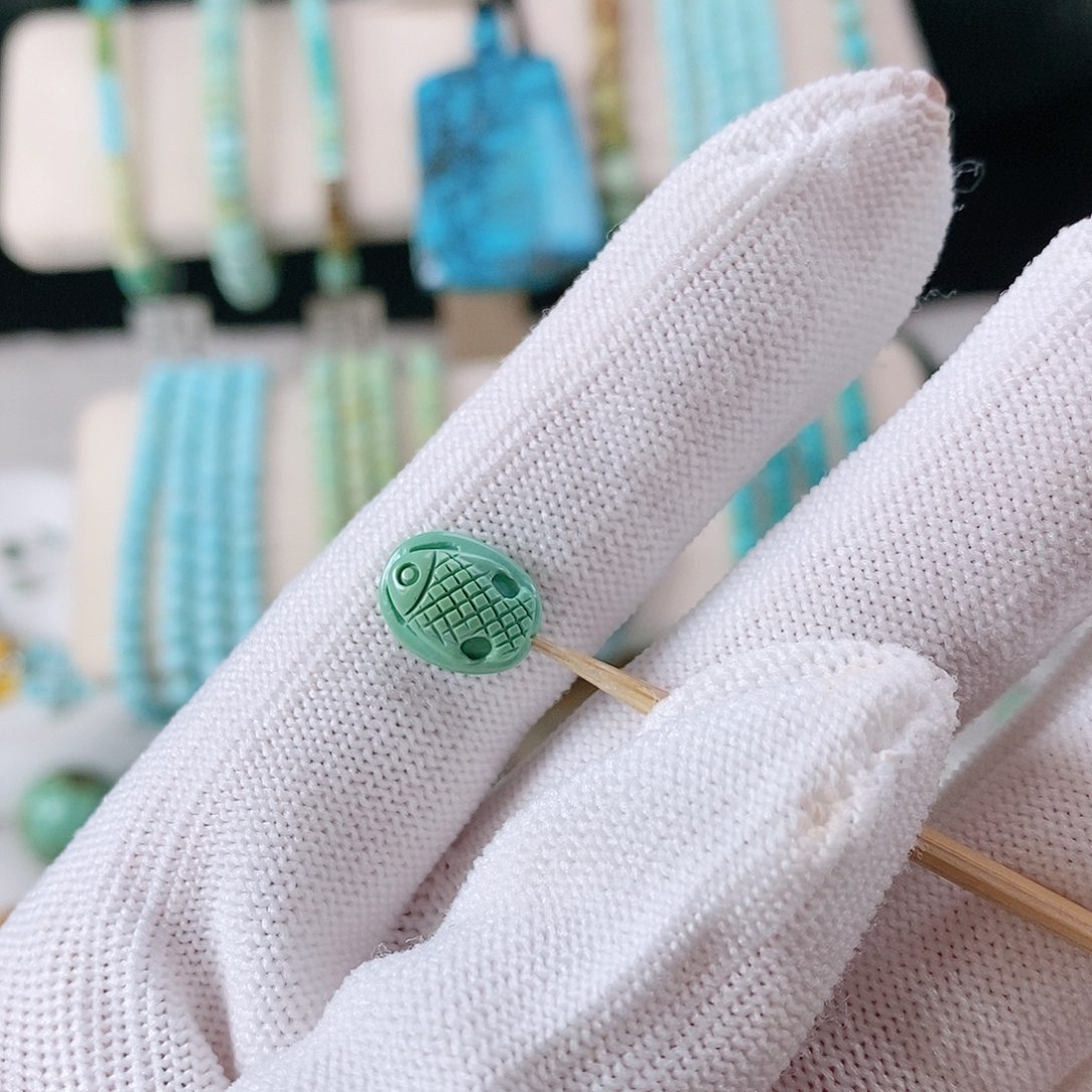 绿松石未镶嵌珠宝奇石