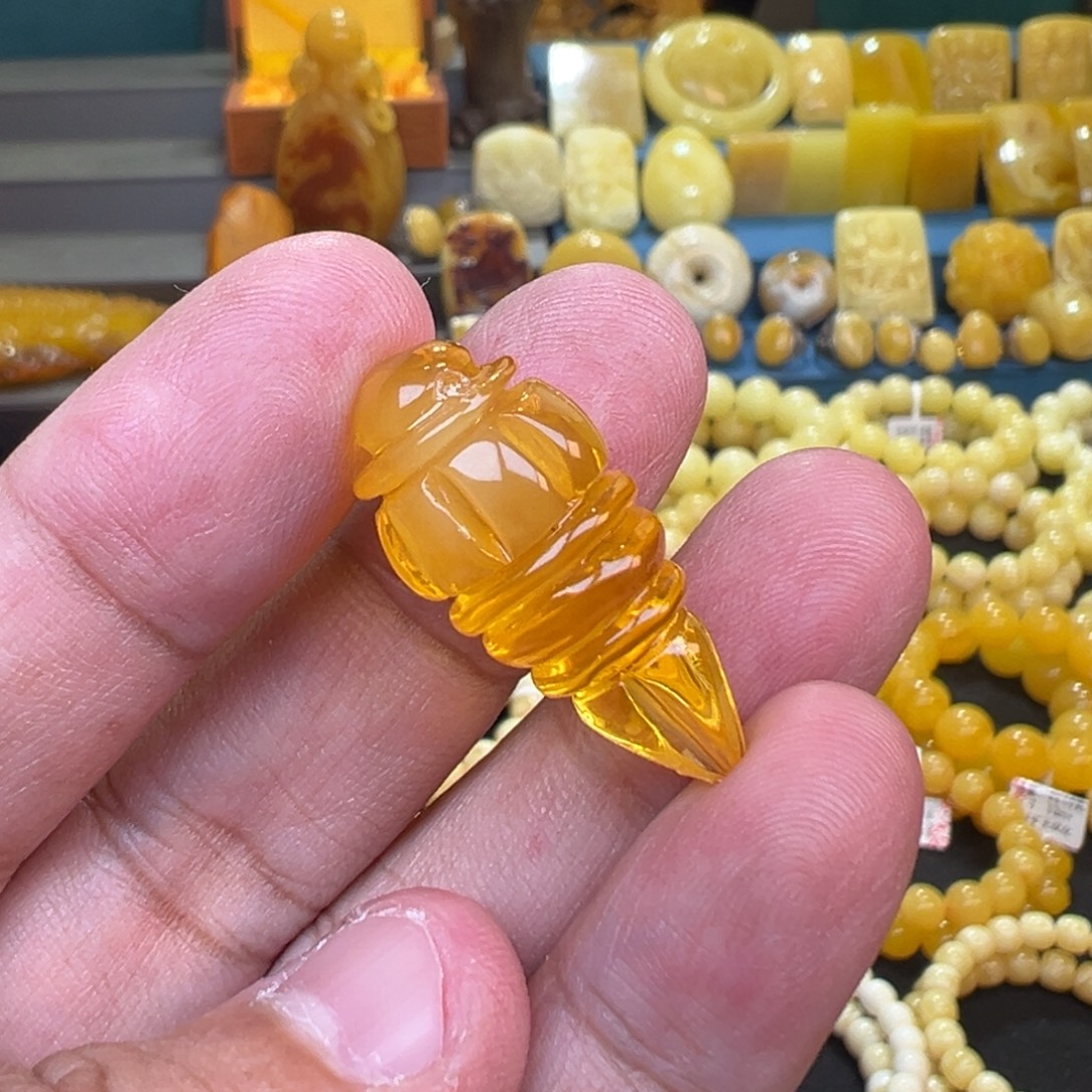 蜜蜡未镶嵌珠宝奇石2.84克