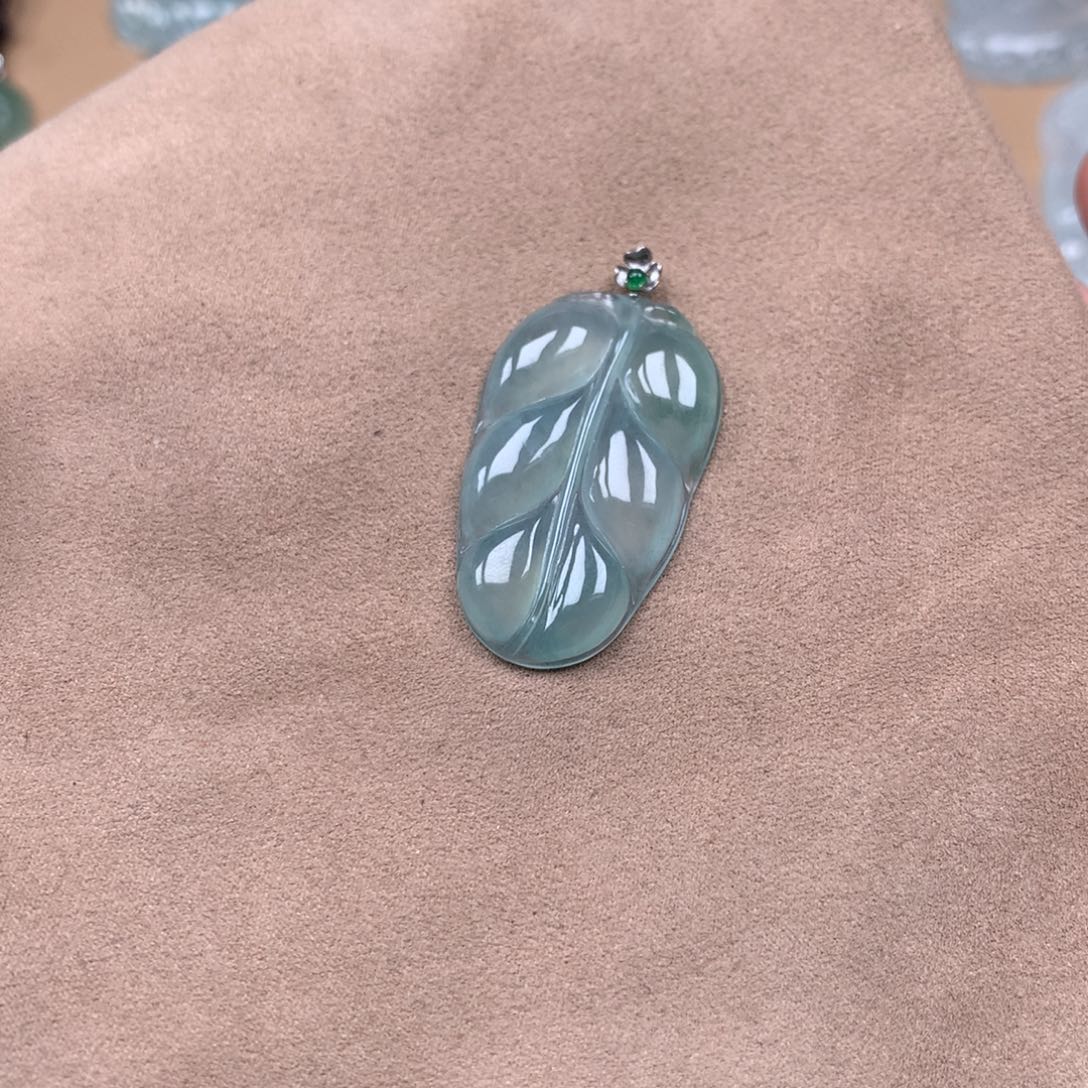 翡翠18K金镶嵌颈饰缅甸翡翠