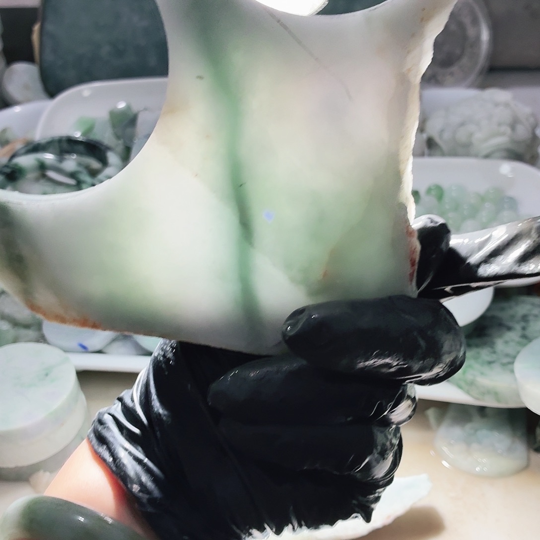 翡翠未镶嵌颈饰边角料