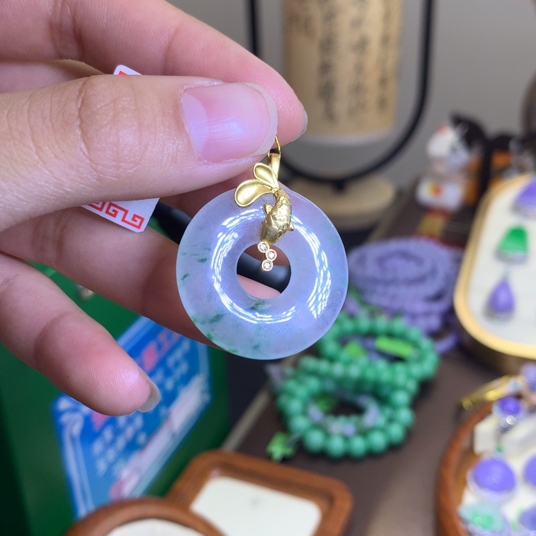 翡翠颈饰18K金镶嵌翡翠