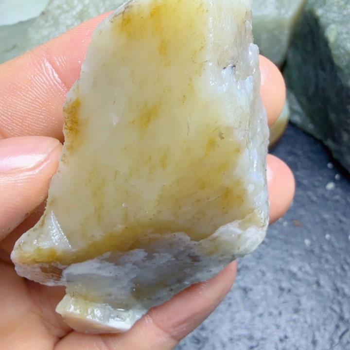 和田玉（糖玉）未镶嵌珠宝奇石