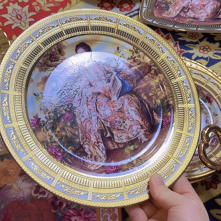 瓷片微瑕2只……………………………………