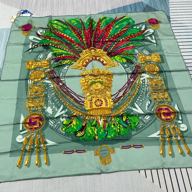 99新 Hermes/爱马仕 青绿色花纹丝巾90*90
