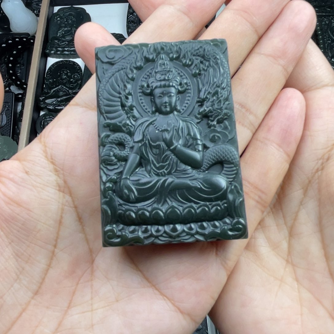 和田玉未镶嵌颈饰、