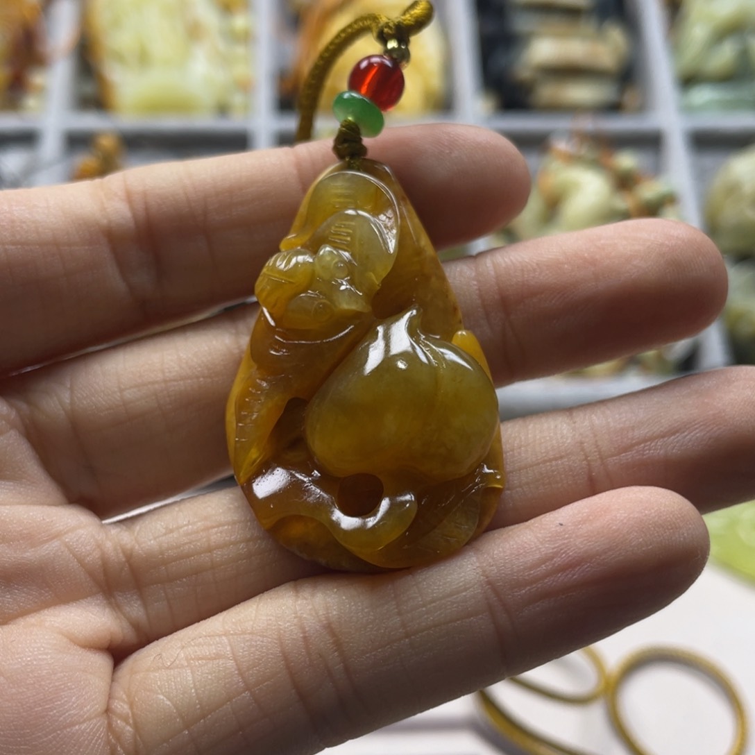 蛇纹石玉颈饰未镶嵌