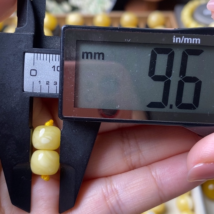 未镶嵌琥珀裸石欣*蜜蜡对珠微瑕