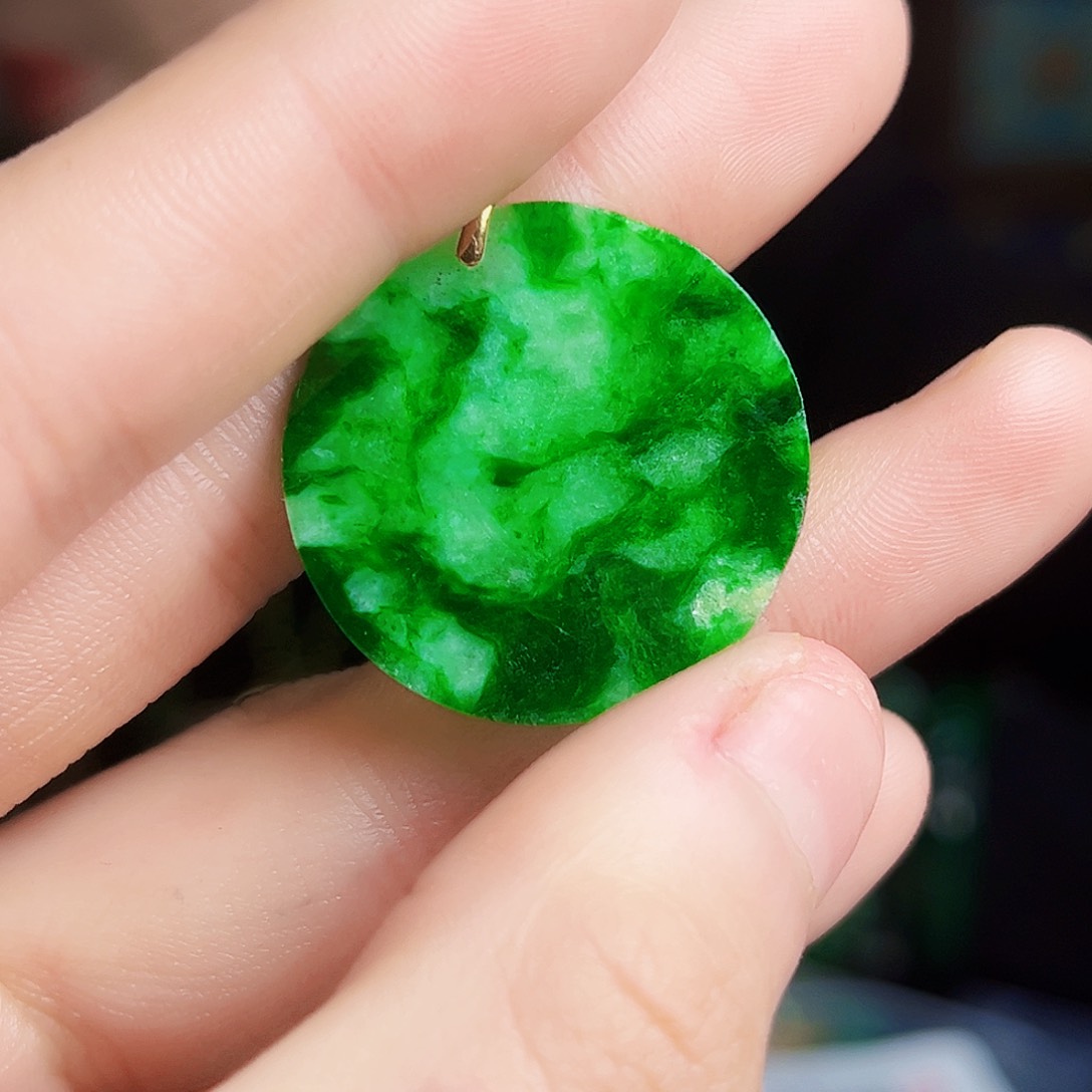 颈饰18K金镶嵌翡翠多样性