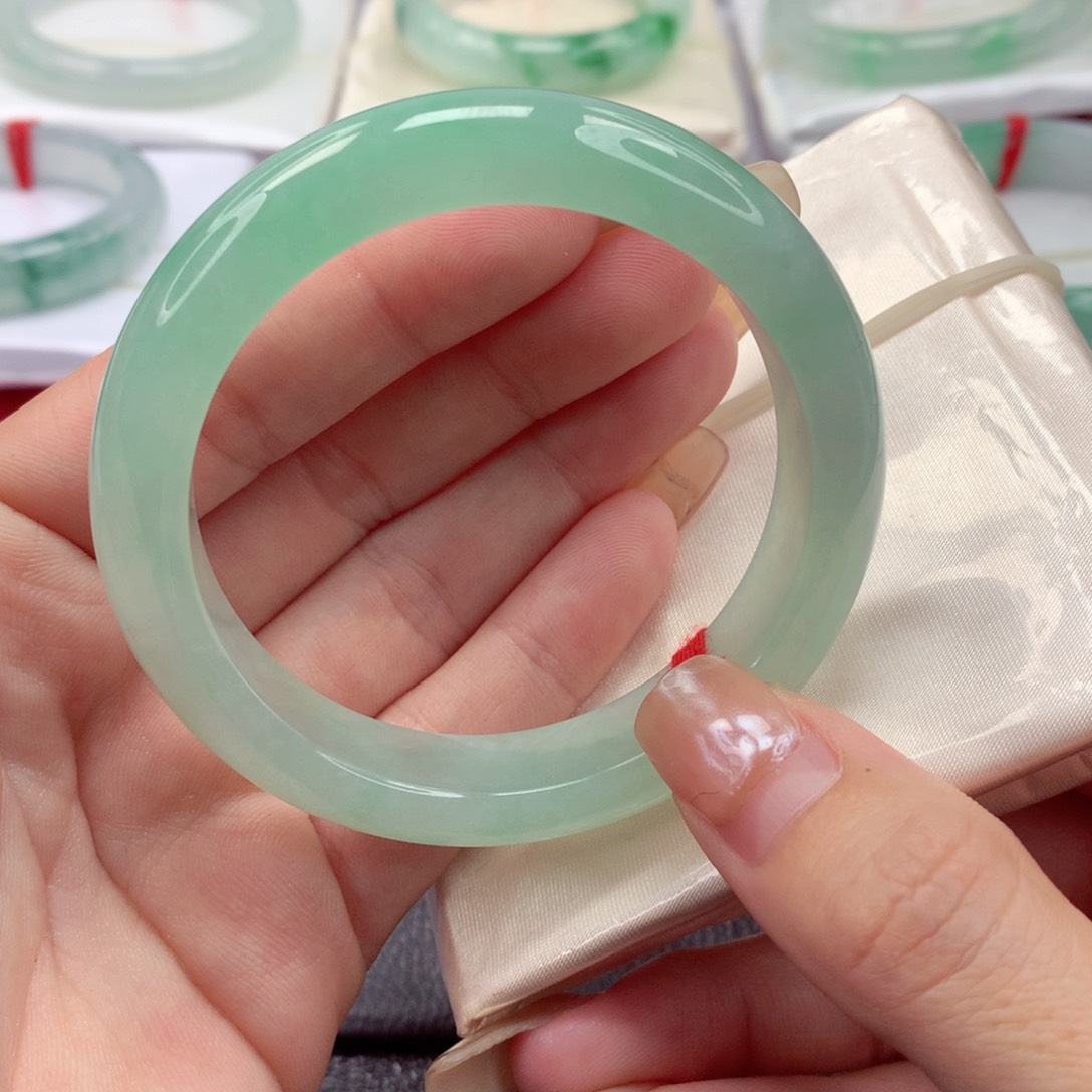 翡翠手镯未镶嵌54圈口 起冰甜美冰晴绿