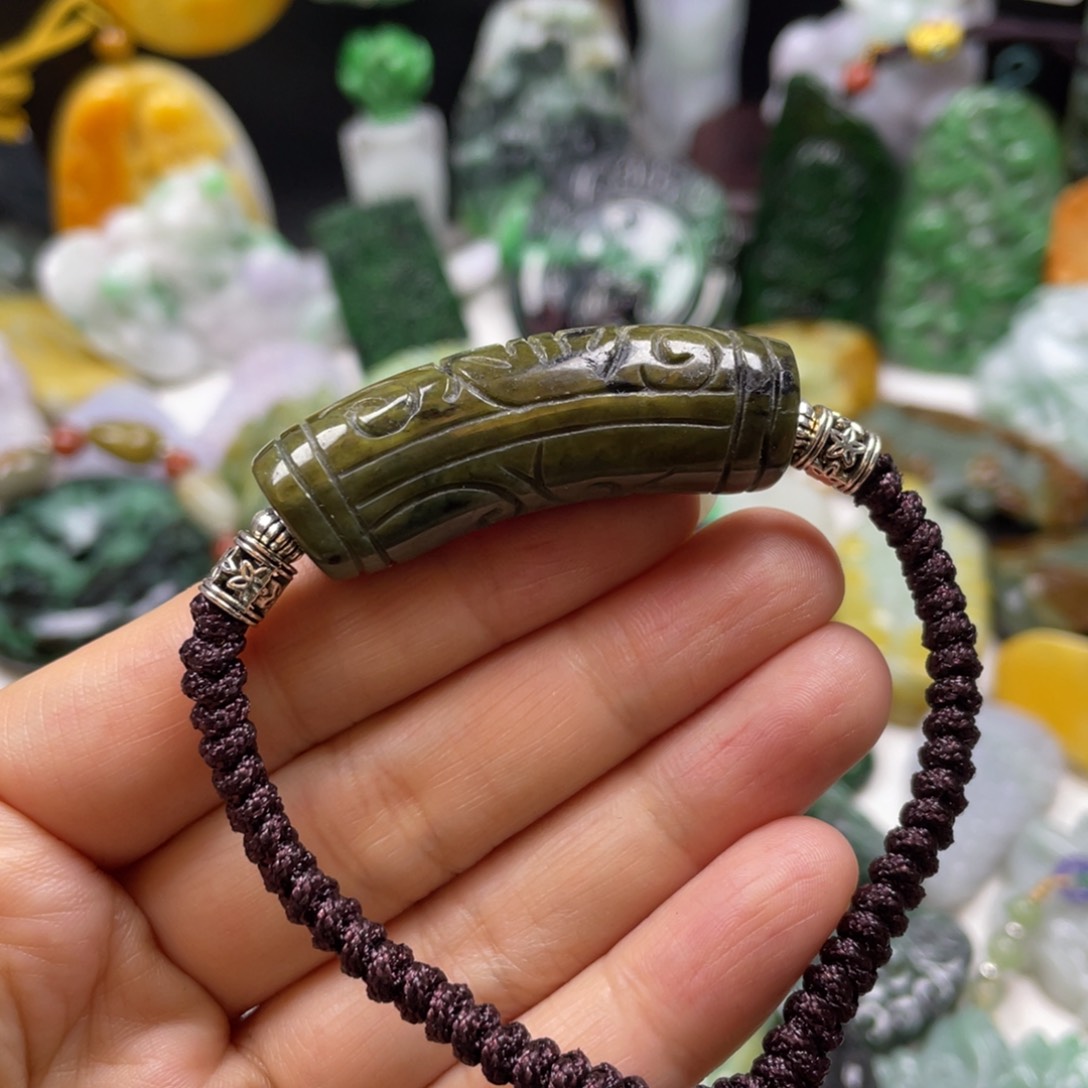 翡翠颈饰未镶嵌牌子