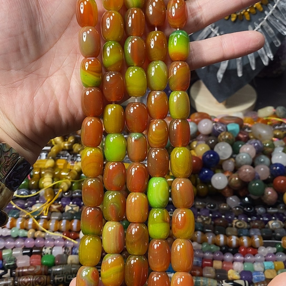 石英质玉未镶嵌，盐源玛瑙桶珠13×18mm，