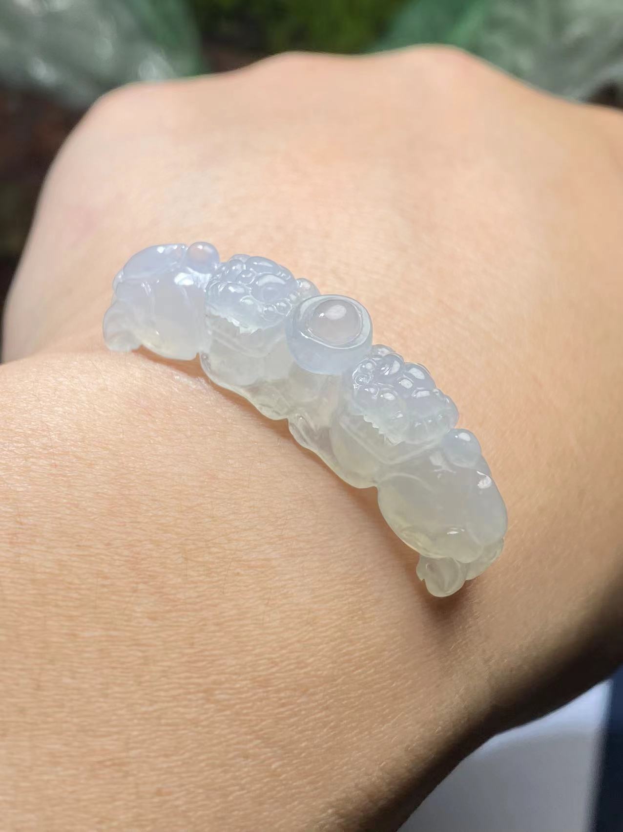  天然翡翠A货细糯冰白冰貔貅护财气质雕刻精雕女士手牌46-10-13