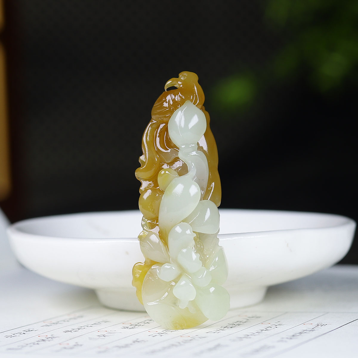 120625和田玉糖白玉莲香四溢挂件